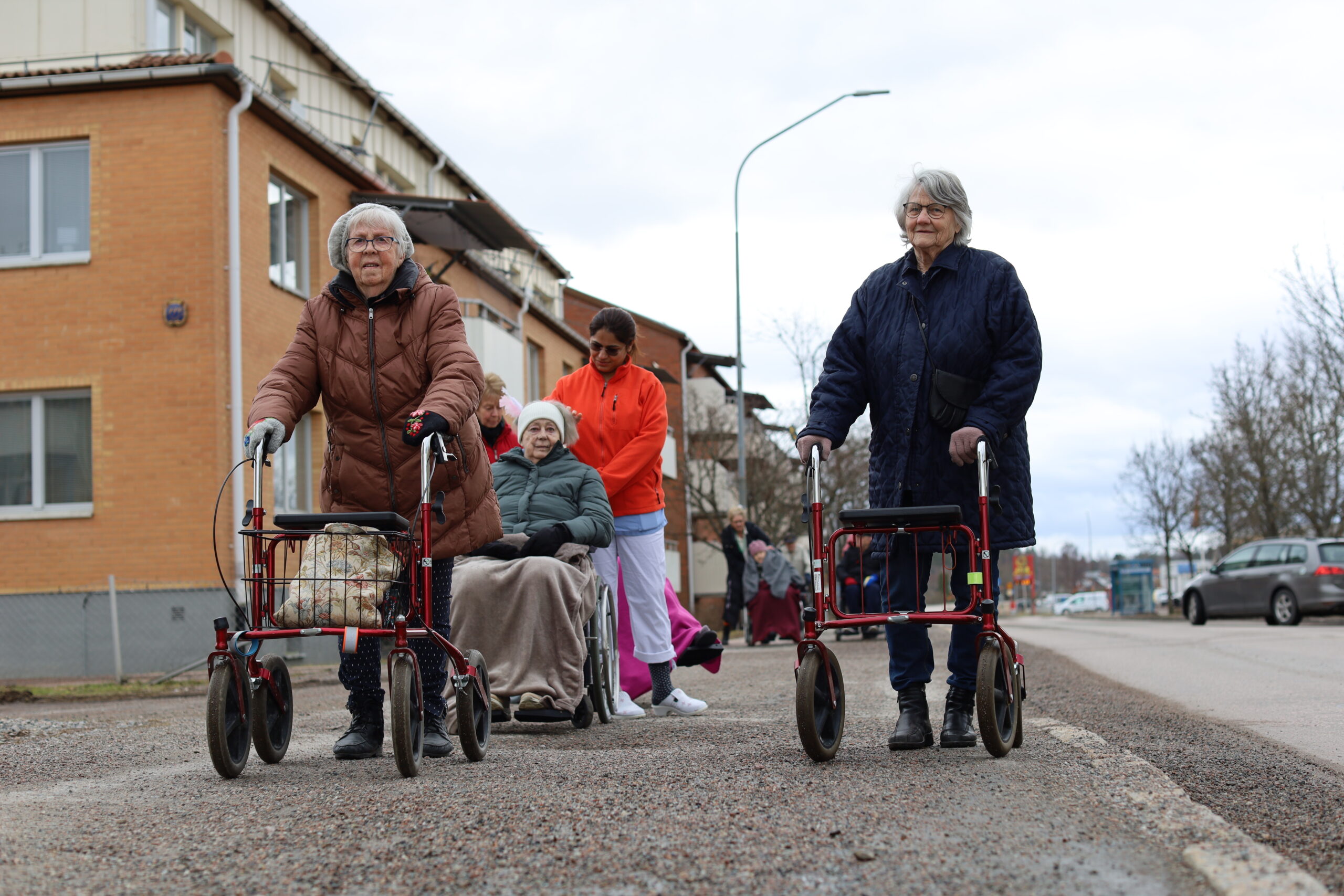 Rullatorrace genom Tillberga hyllar västeråsaren Aina Wilfalk